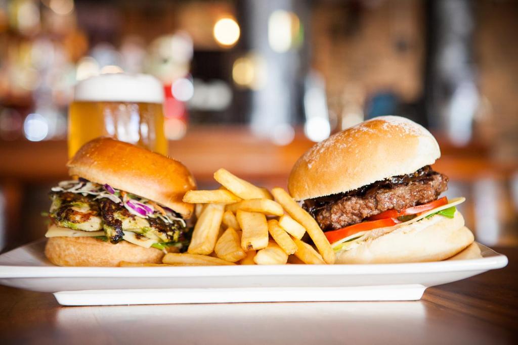 Nightcap at Skyways Hotel - Resim 42