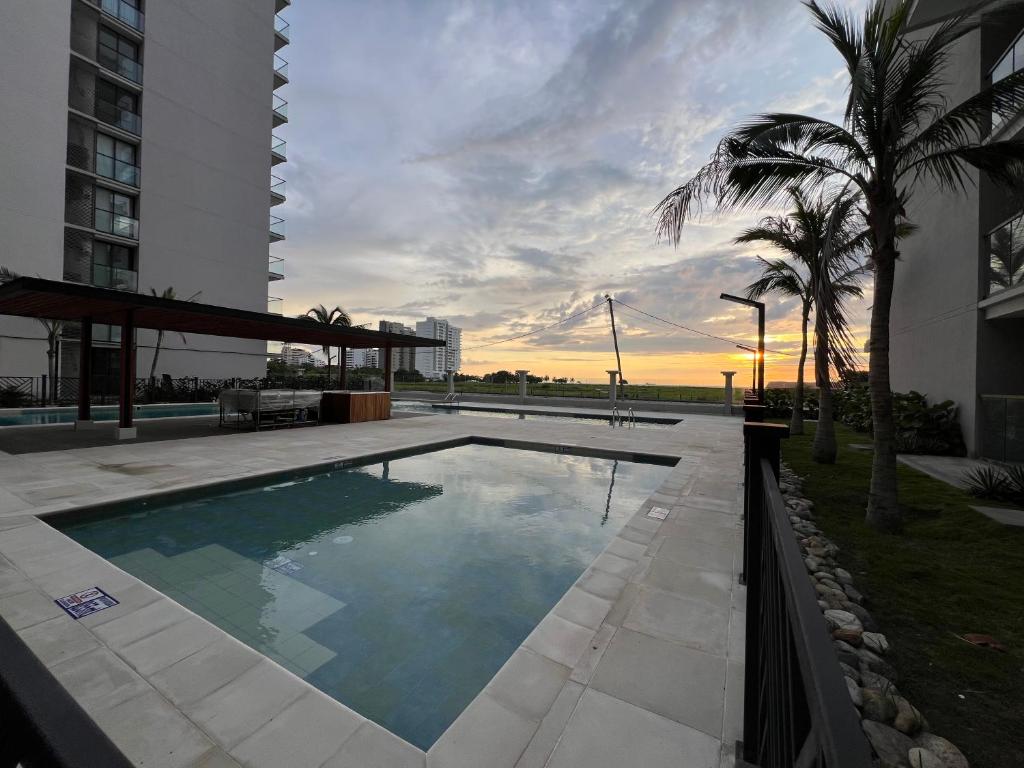 a swimming pool on the side of a building at Edificio Salinas del Mar - Pozos Colorados in Santa Marta