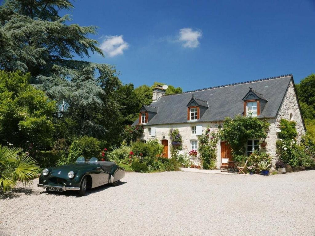 Photo de la galerie de l'établissement Holiday cottage with 3 bedrooms, à Négreville