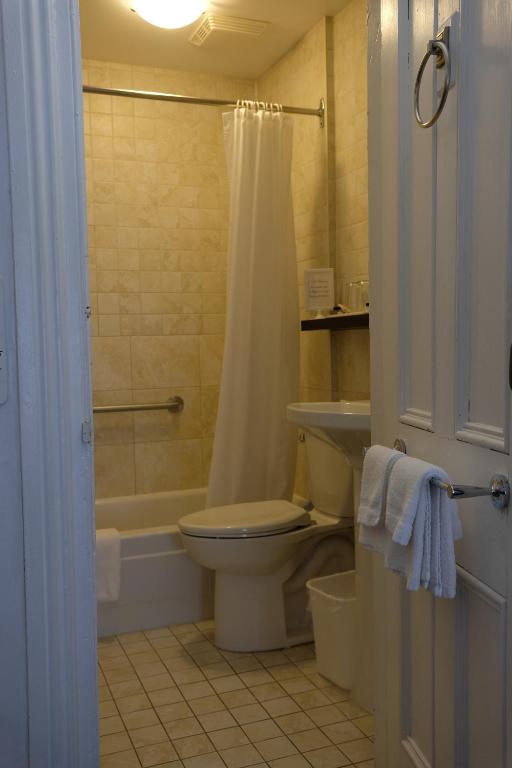 Au Petit Hôtel - Resim 3