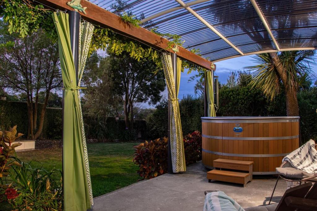 Sunrise Serenity with Hot Tub - Resim 10