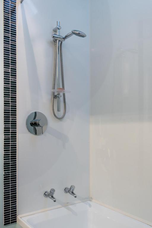 Sunrise Serenity with Hot Tub - Resim 13