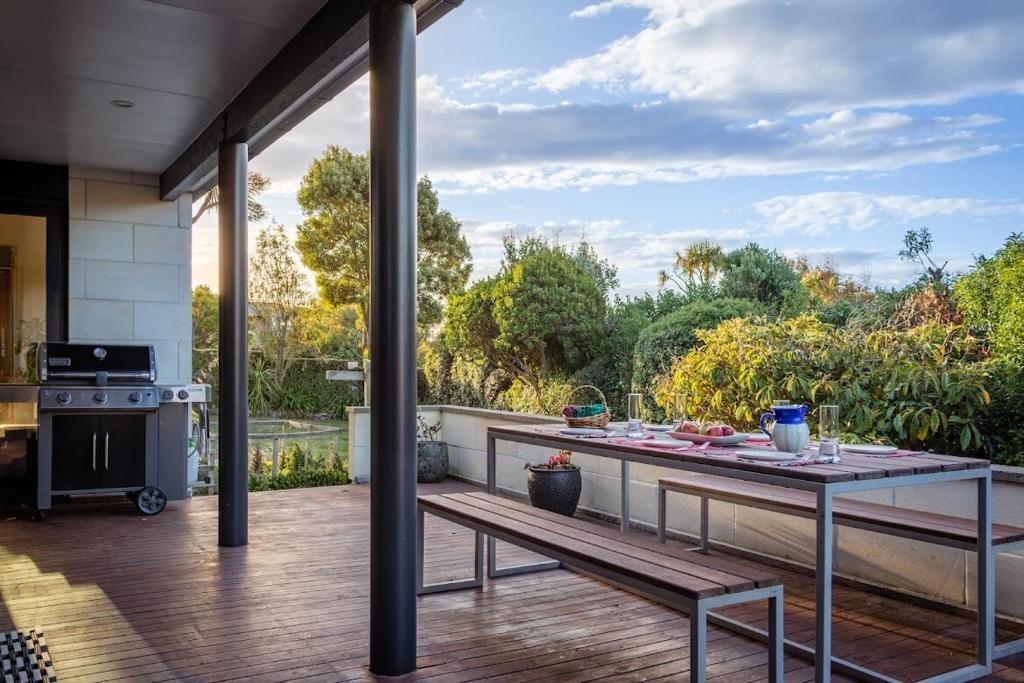 Sunrise Serenity with Hot Tub - Resim 4