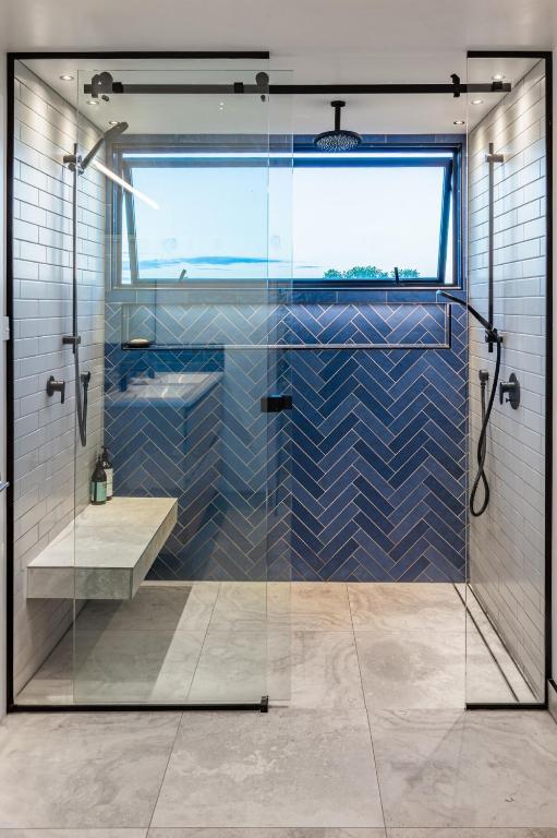 Sunrise Serenity with Hot Tub - Resim 3