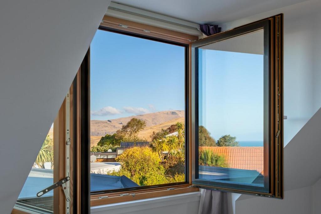 Sunrise Serenity with Hot Tub - Resim 21