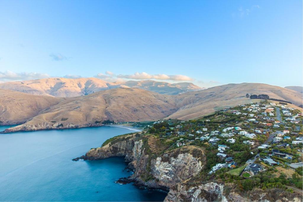 Sunrise Serenity with Hot Tub - Resim 25