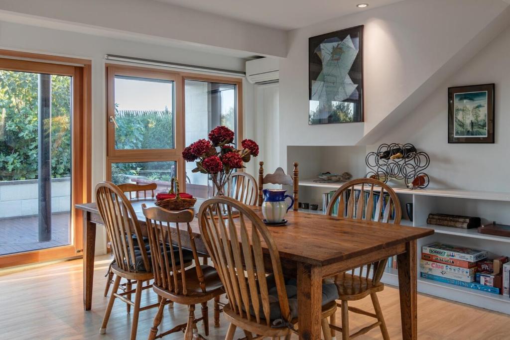 Sunrise Serenity with Hot Tub - Resim 29