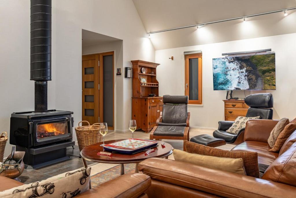 Sunrise Serenity with Hot Tub - Resim 30