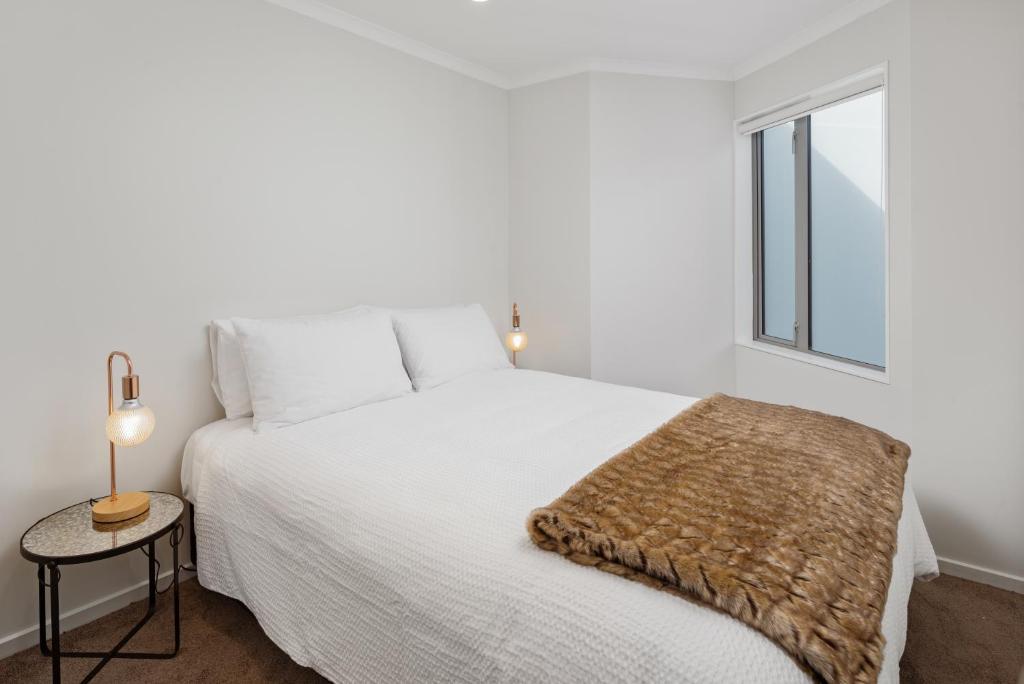 Oxleys 406 3 bedroom Waterfront Apartment - Resim 17