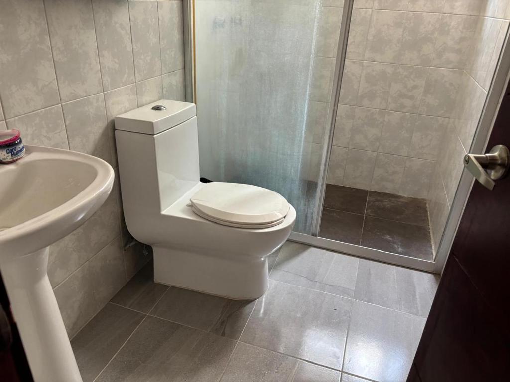 Koupelna v ubytování Casa Marea a una cuadra del mar