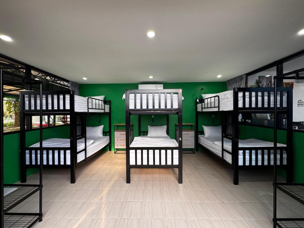 Postel nebo postele na pokoji v ubytování Phuket Muay Thai Hotel Rawai Beach