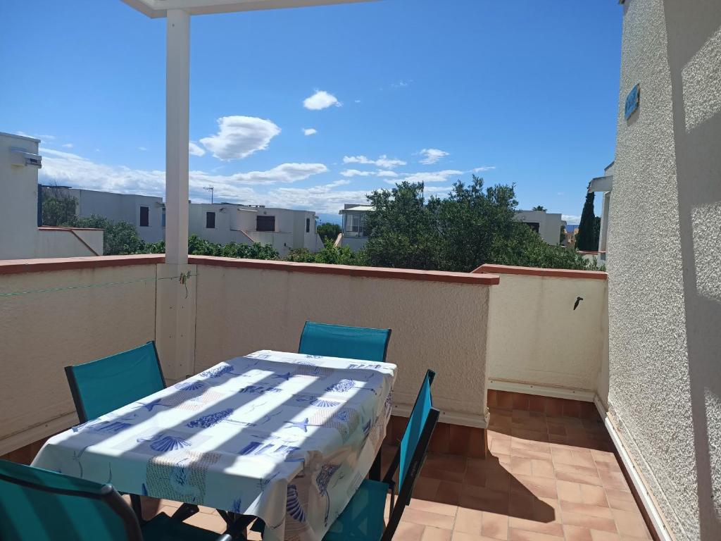 Photo de la galerie de l'établissement Nouveau Studio 4 pers rénové près de la plage - FR-1-799-57, au Barcarès