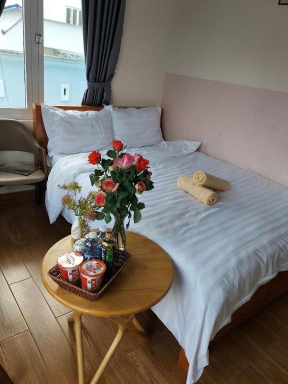 Postel nebo postele na pokoji v ubytování KHÁNH AN HOTEL