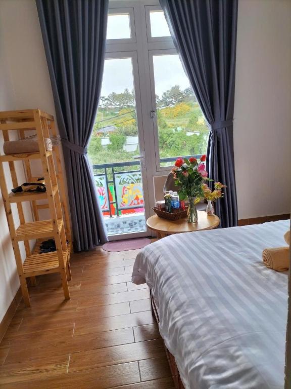Postel nebo postele na pokoji v ubytování KHÁNH AN HOTEL