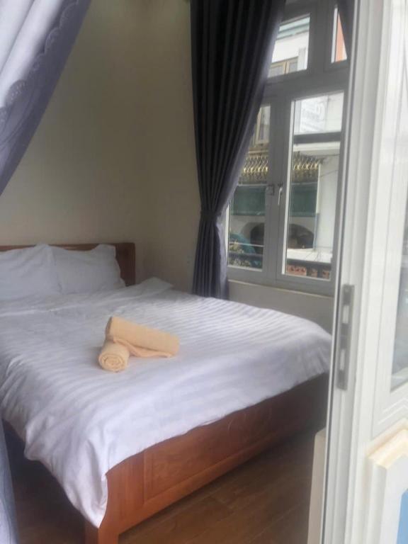 Postel nebo postele na pokoji v ubytování KHÁNH AN HOTEL