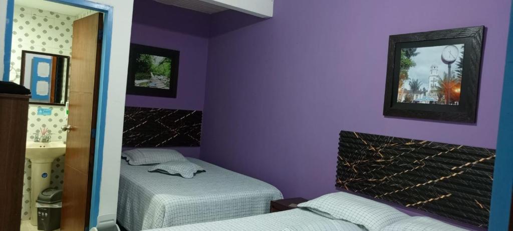 Letto o letti in una camera di Hostal Bosque de Niebla