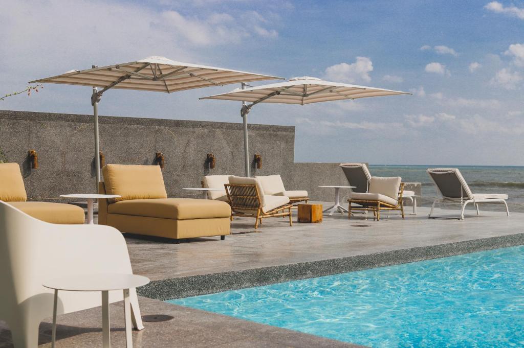 
Sundance Beachfront Pool Villa
