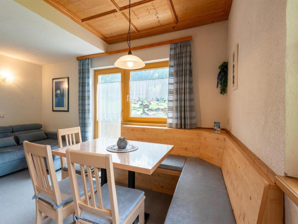 Posezení v ubytování Magnificent flat with panoramic views, cleaning included