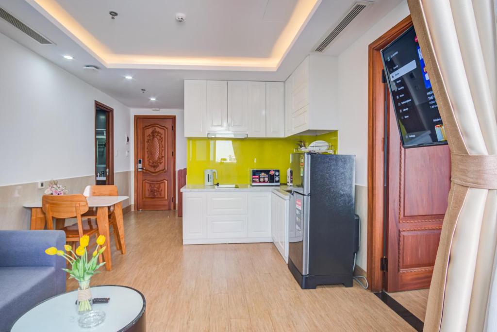 Kuchyň nebo kuchyňský kout v ubytování Phan Van 2 hotel