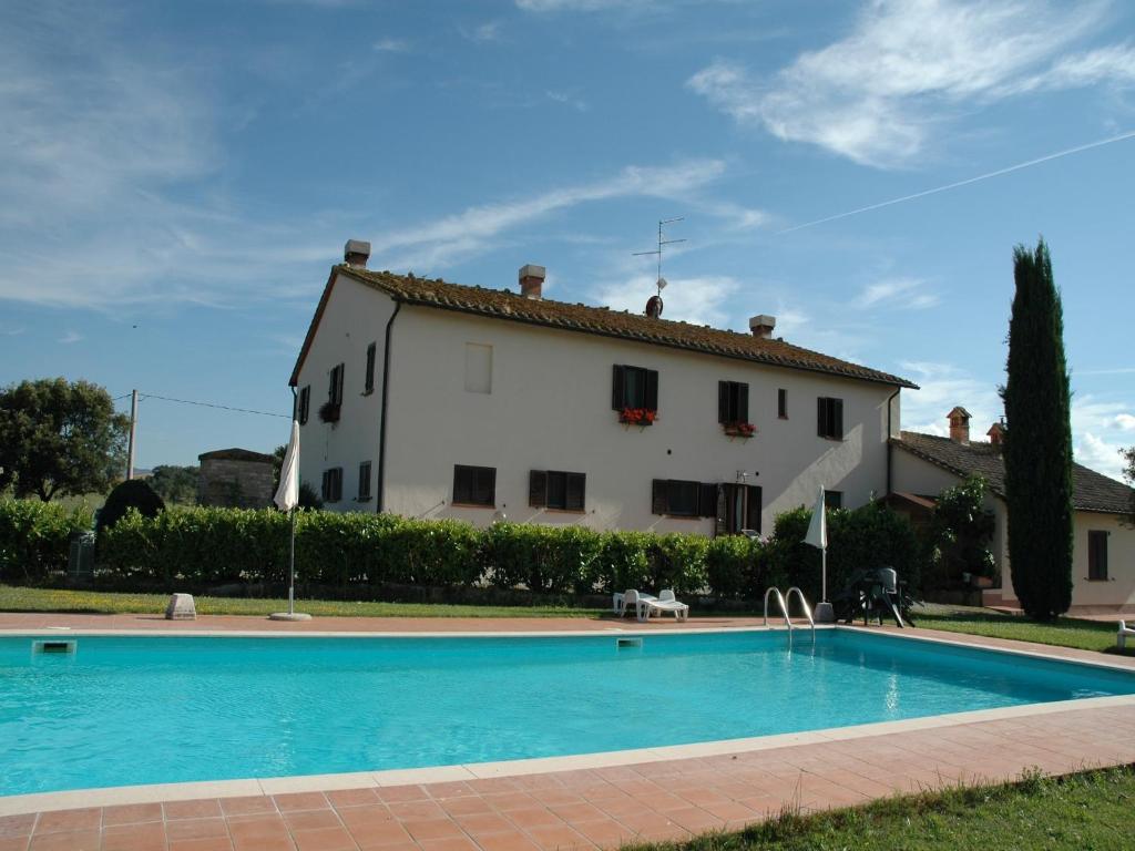 The swimming pool at or close to Modern Farmhouse in Pienza with Pool