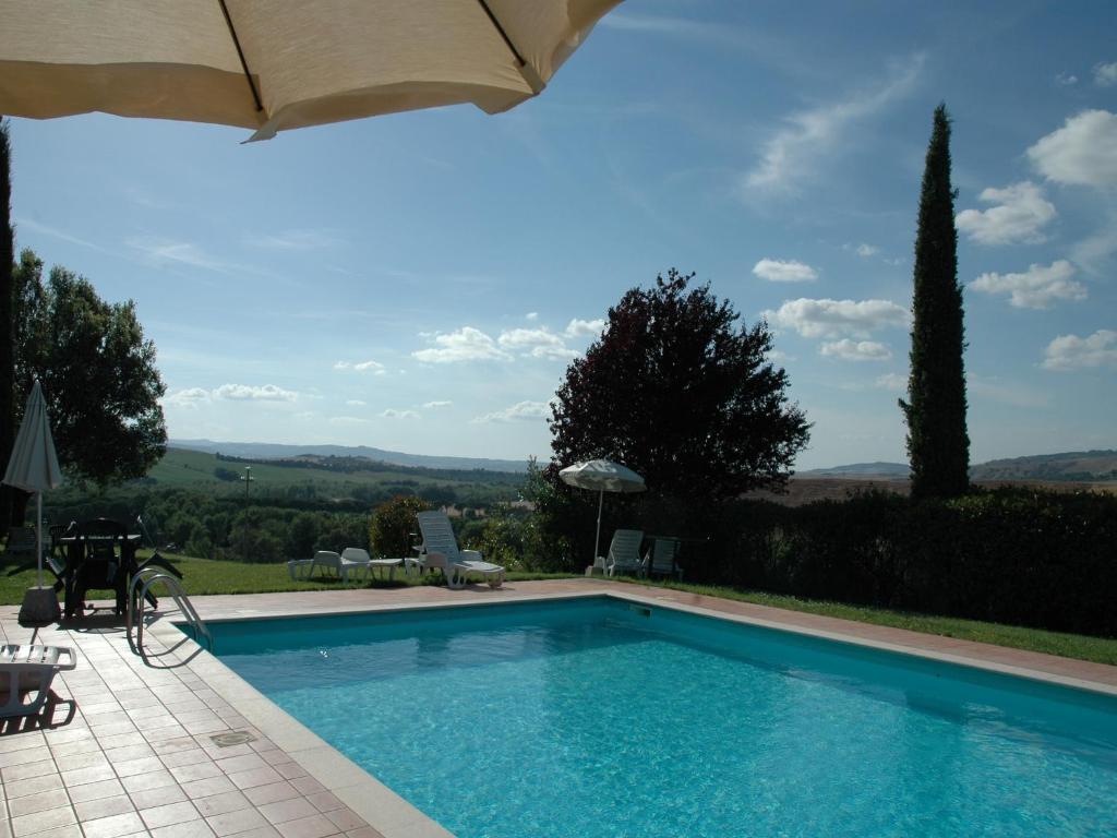The swimming pool at or close to Modern Farmhouse in Pienza with Pool