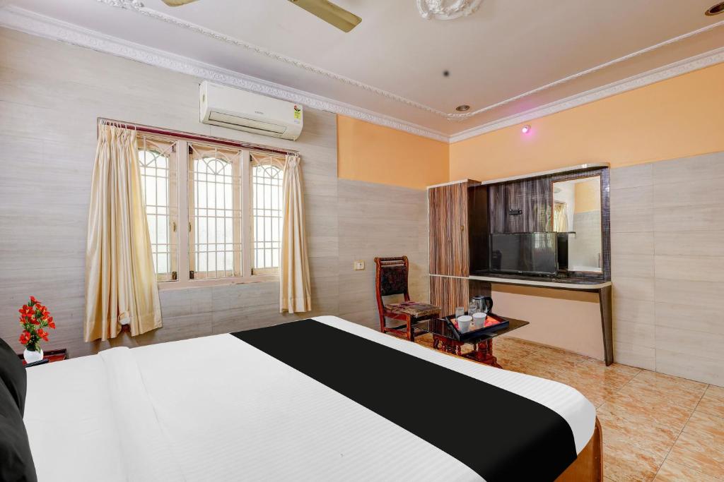Postel nebo postele na pokoji v ubytování Super Hotel O Rayagada Downtown