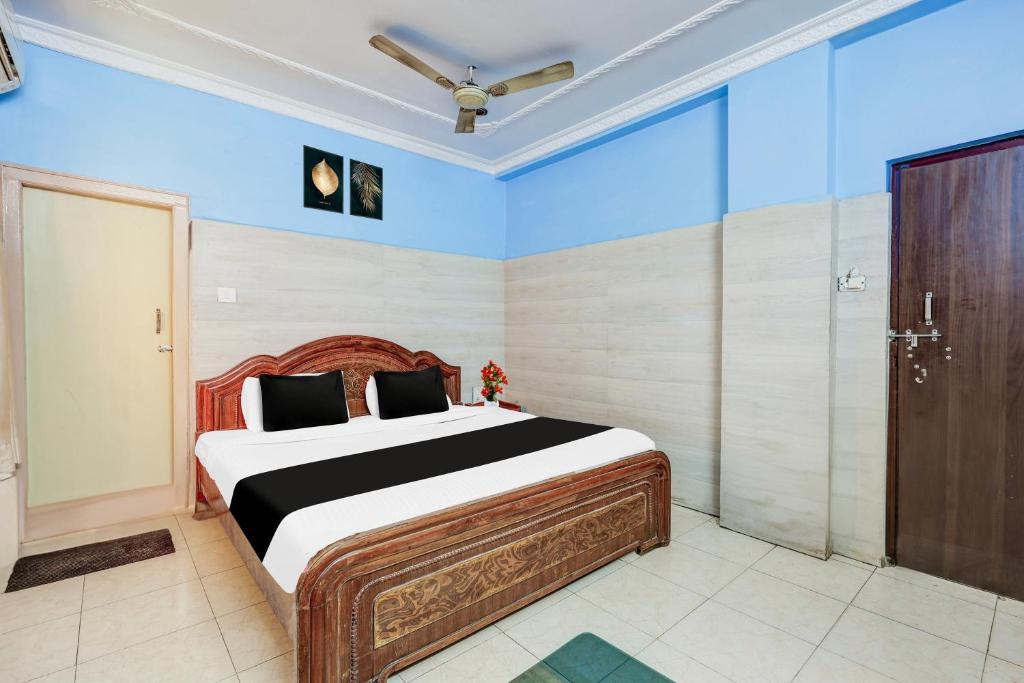 Postel nebo postele na pokoji v ubytování Super Hotel O Rayagada Downtown