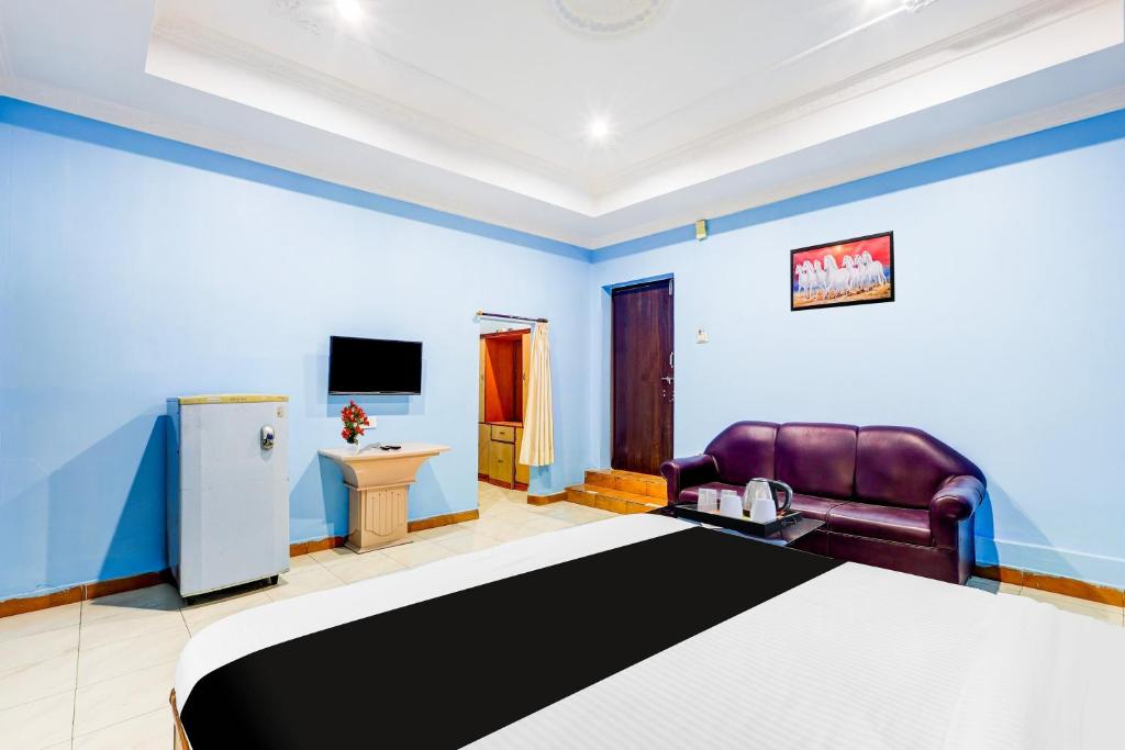 Postel nebo postele na pokoji v ubytování Super Hotel O Rayagada Downtown