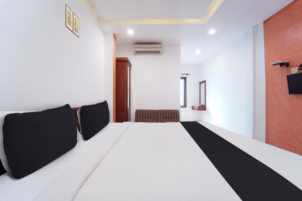 Postel nebo postele na pokoji v ubytování Super Townhouse City Center Ernakulam