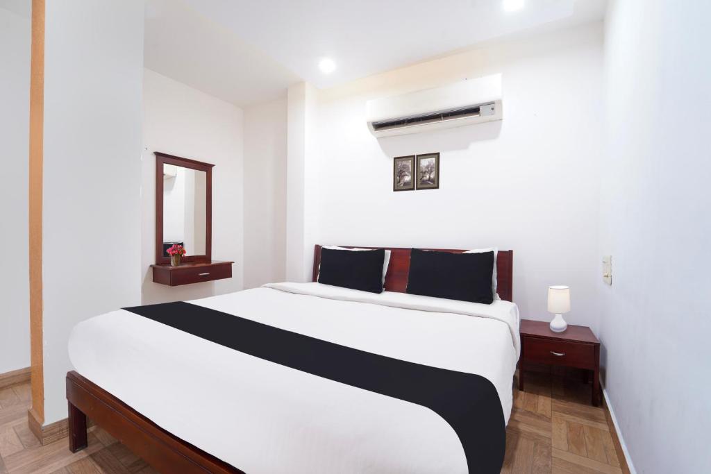 Postel nebo postele na pokoji v ubytování Super Townhouse City Center Ernakulam
