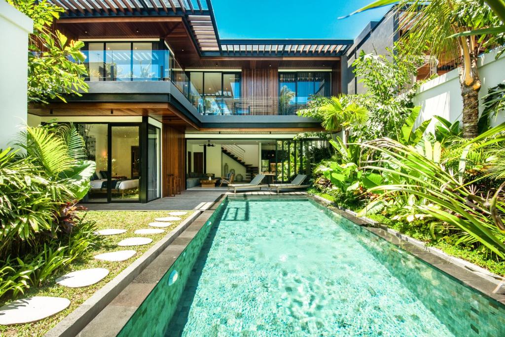 an infinity pool in the backyard of a house at New 4BR Villa 200m to the beach Canggu in Canggu