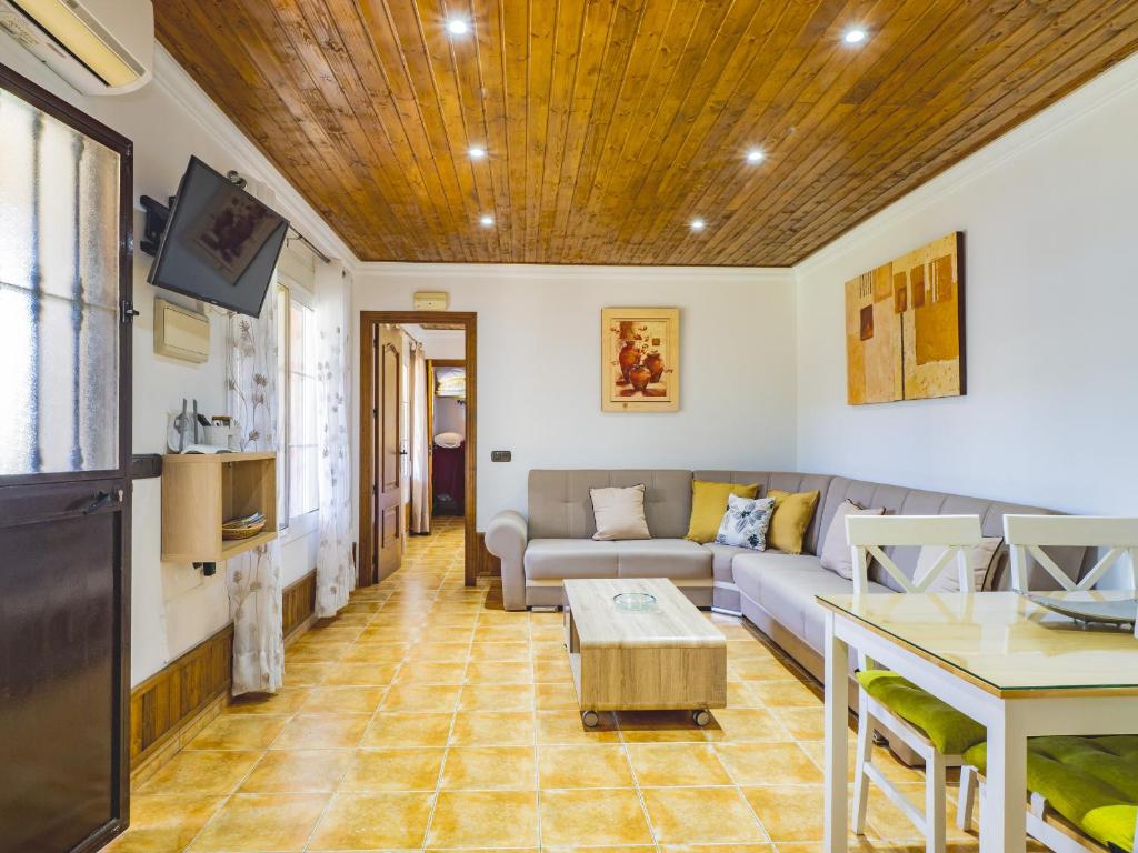 Telewizja i/lub zestaw kina domowego w obiekcie Cubo's Casa La Dehesilla High Privacy and Pool
