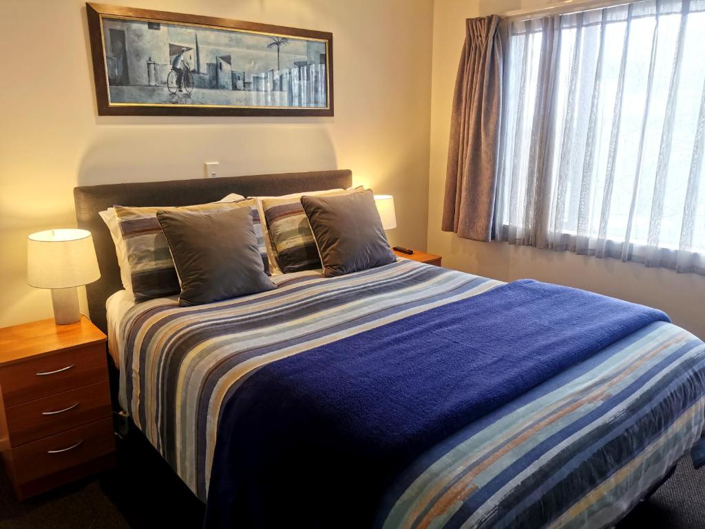 Postel nebo postele na pokoji v ubytování ASURE Ascot Motor Inn