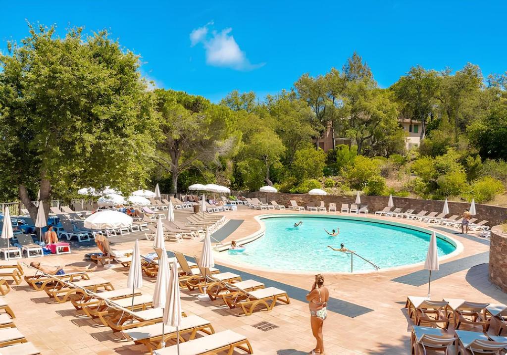 a woman standing in front of a swimming pool at Belvedere Azur Loft in Grimaud