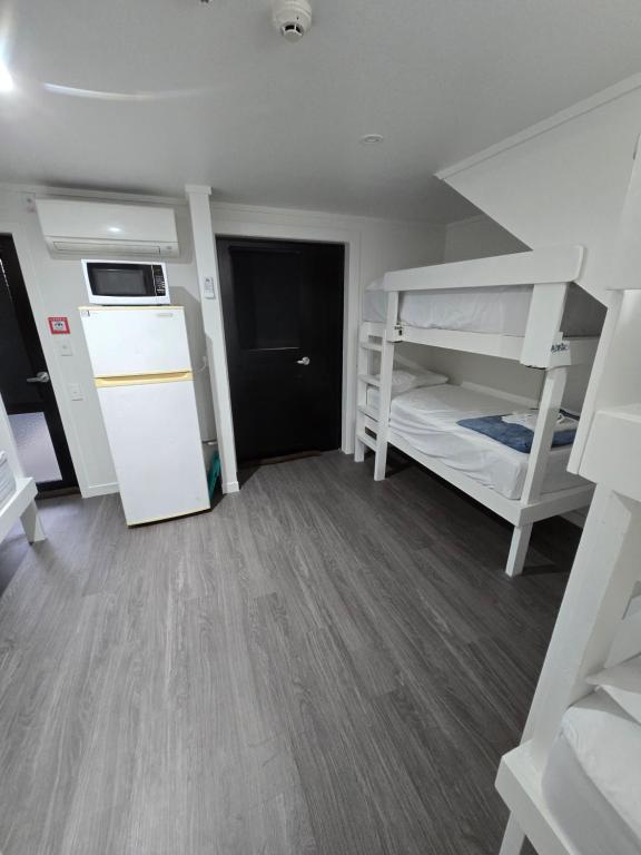 Postel nebo postele na pokoji v ubytování Microtel Lodge