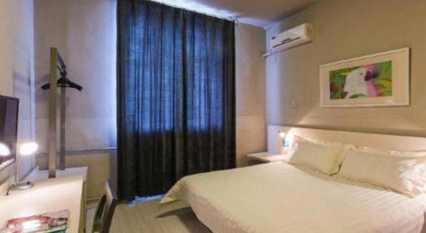 Postel nebo postele na pokoji v ubytování JinJiang Inn Datong Pingchengqiao