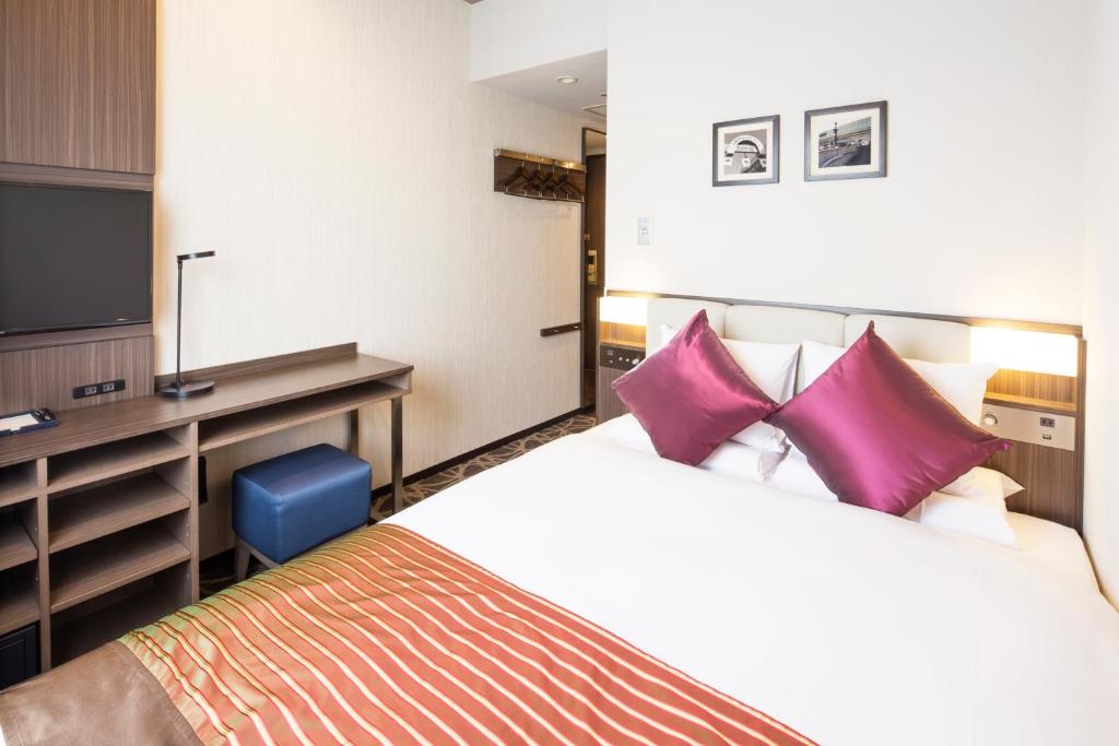 Postel nebo postele na pokoji v ubytování HOTEL MYSTAYS Ueno East