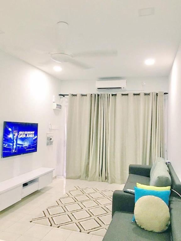 TV a/nebo společenská místnost v ubytování Kuantan Guesthouse Homestay IS
