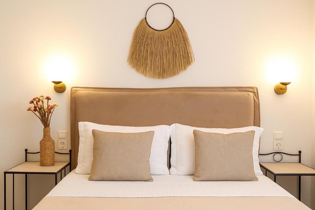 Postel nebo postele na pokoji v ubytování Fissas Rooms