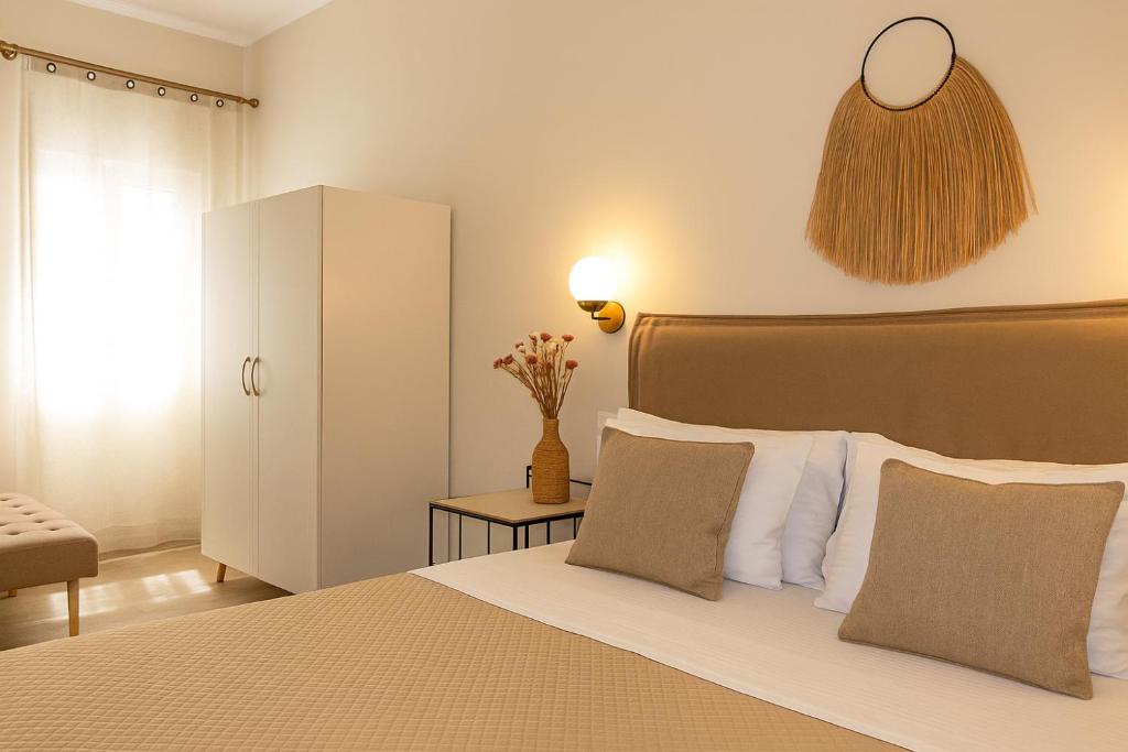 Postel nebo postele na pokoji v ubytování Fissas Rooms