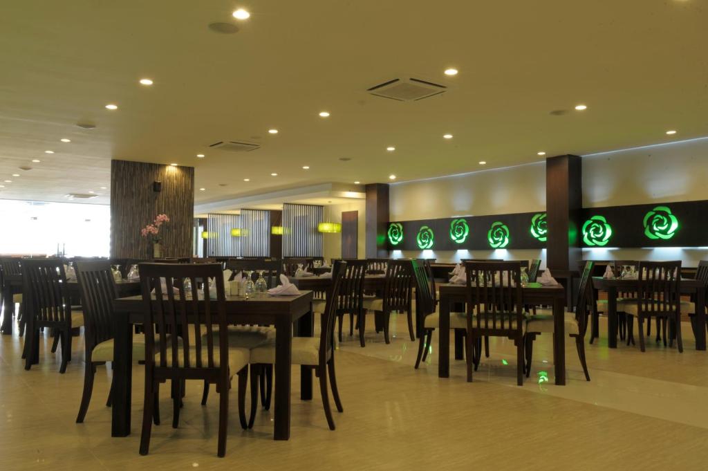Restaurace v ubytování Lombok Plaza Hotel and Convention