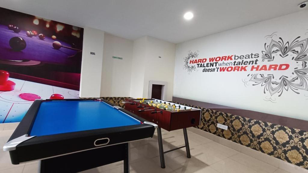 โต๊ะบิลเลียดของ Staynest Retreat and Spa Gangtok with Parking & Swimming Pool