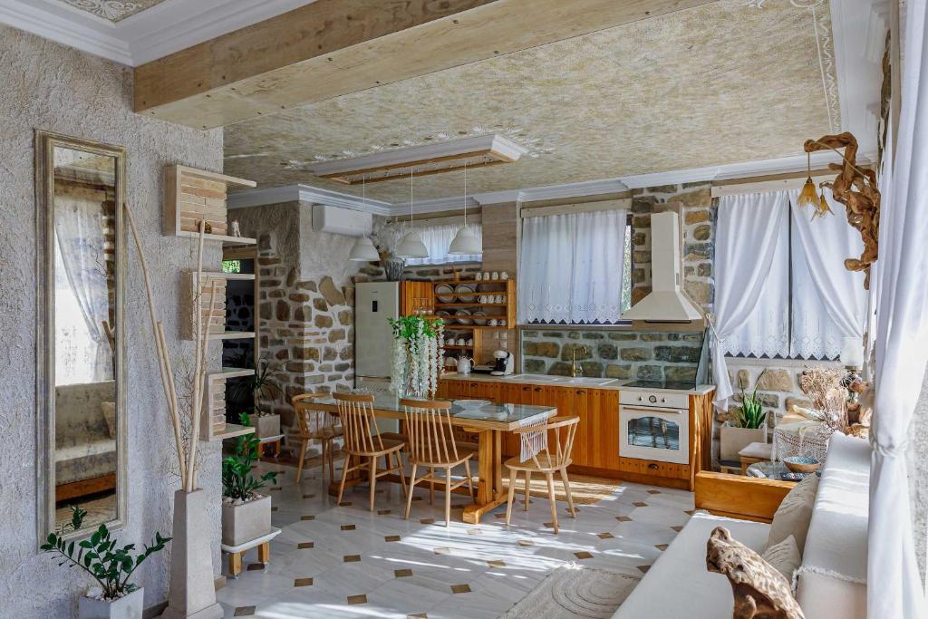 Posezení v ubytování Lithos Messolongi Paradise - A Luxurious Retreat