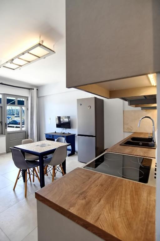 a kitchen and dining room with a table and chairs at FantaSea Apartment in Vlikhón