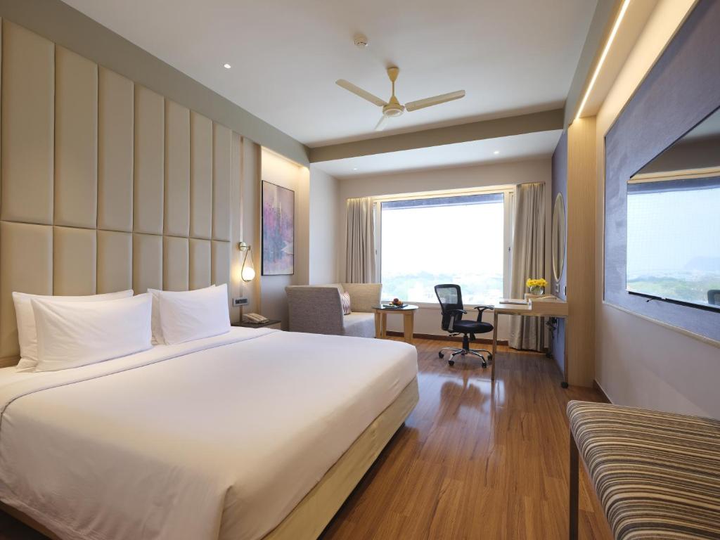 Postel nebo postele na pokoji v ubytování Vivanta Vijayawada, MG Road