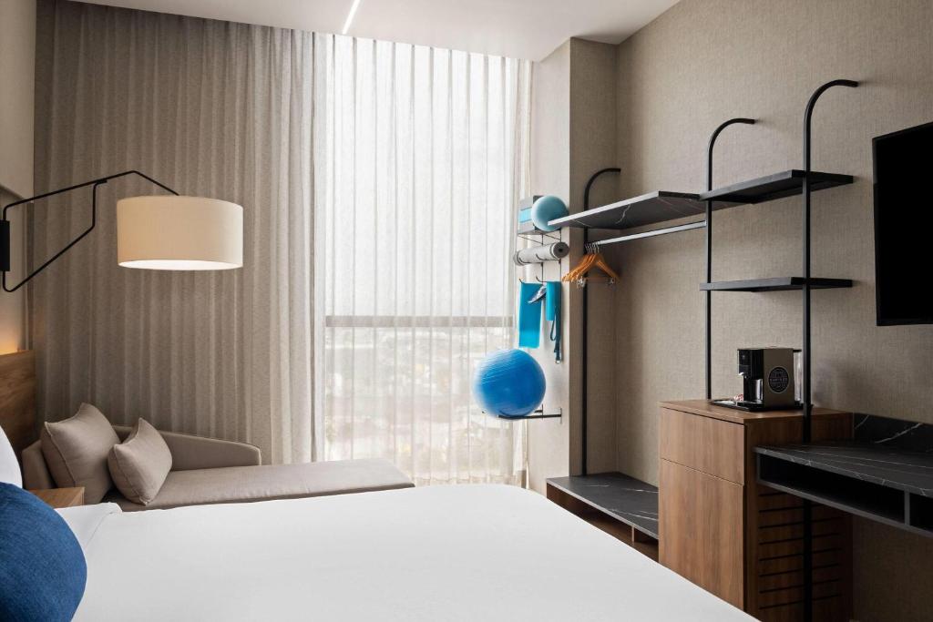 Postel nebo postele na pokoji v ubytování TRYP By Wyndham Ciudad Guzmán UTTSA