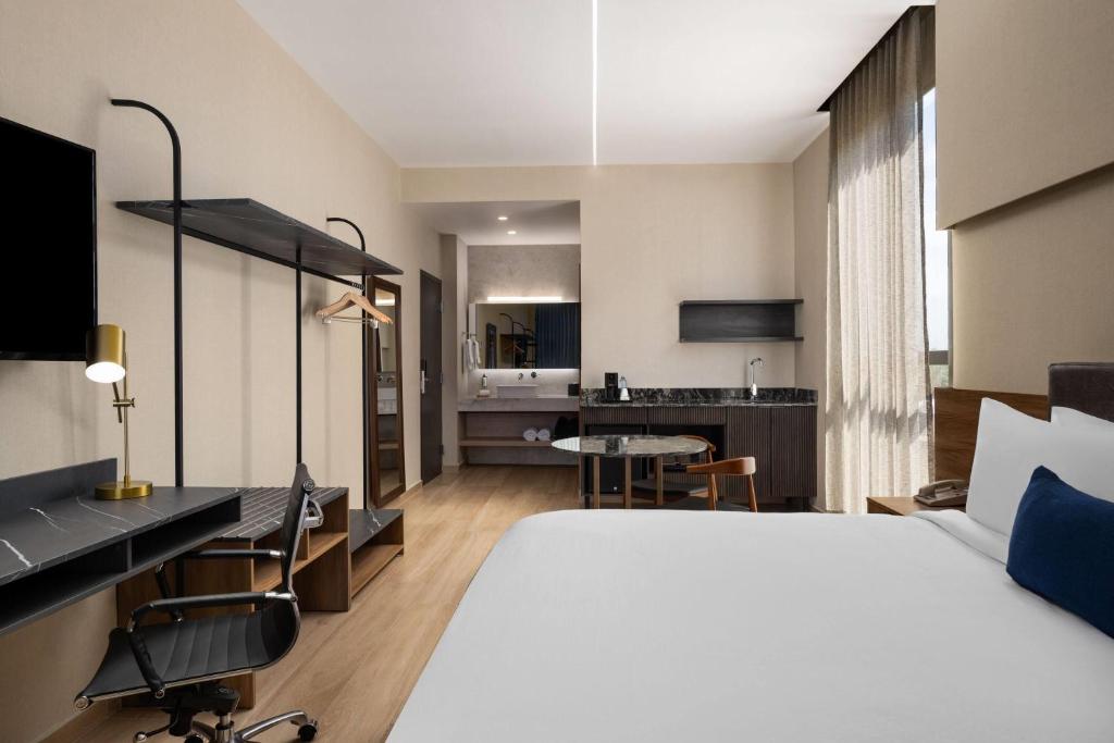Postel nebo postele na pokoji v ubytování TRYP By Wyndham Ciudad Guzmán UTTSA