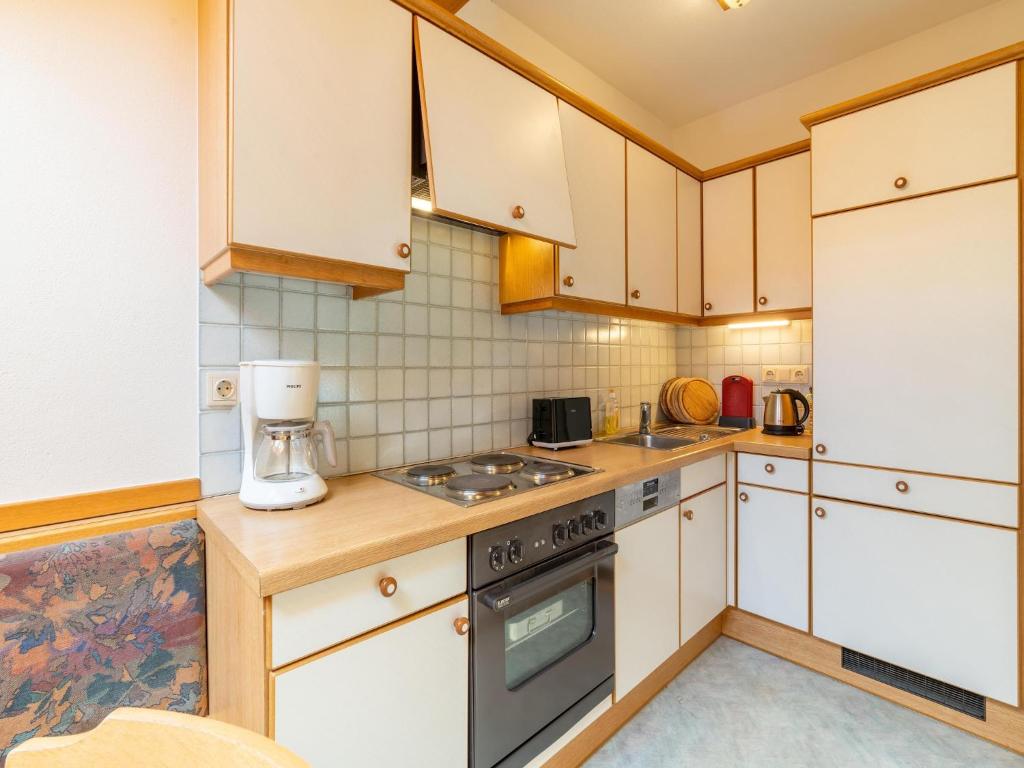 Kuchyňa alebo kuchynka v ubytovaní Beautiful apartment in Mittersill with balcony