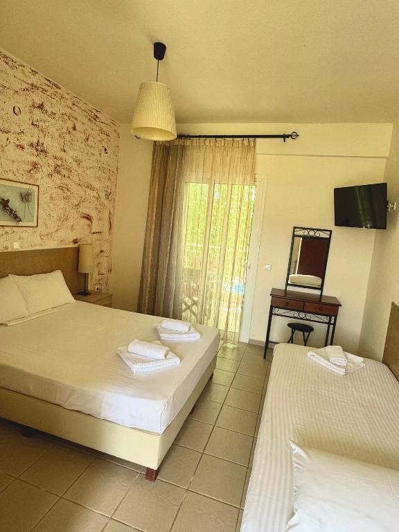 Postel nebo postele na pokoji v ubytování Dafnes Rooms