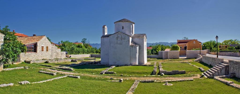 Vonkajšia záhrada v ubytovaní Studio Apartment in Nin with Terrace, Air Conditioning, Wi-Fi (3722-5)